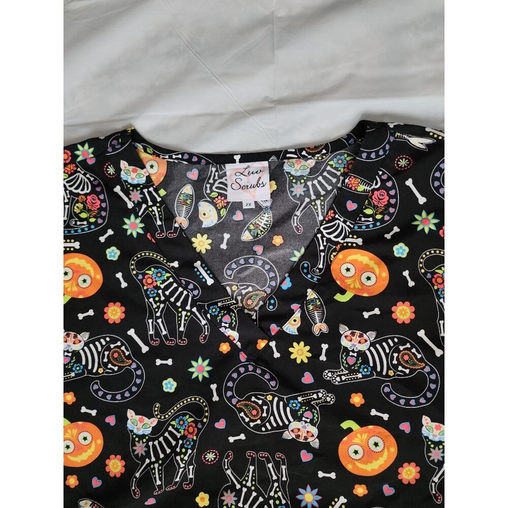 Luv Scrubs Women's Halloween Cartoon Print V-Neck Scrub Shirt Top Plus Size 2X - Picture 6 of 11